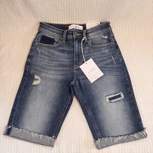 KanCan NWT 5 / 26 distressed Blue Denim Jean Shorts women’s jorts